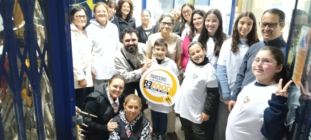 Grupo “Gestos de Amor” realiza ação de voluntariado com a Refood